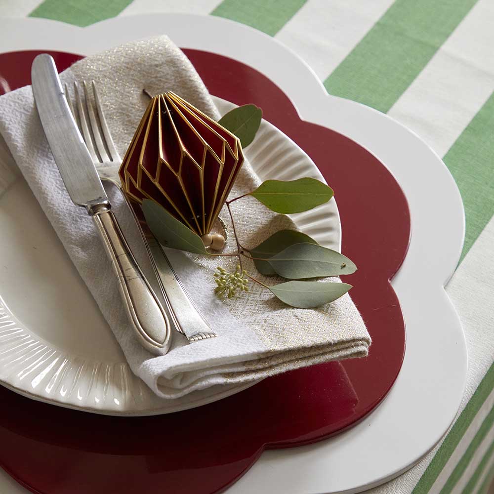 White Large Scallop Placemats (Set of 4)